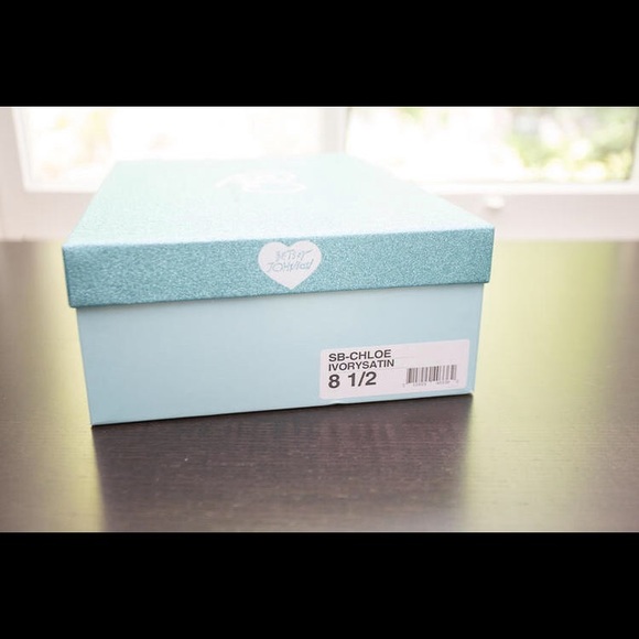 Ivory Satin Heel - Picture 4 of 5